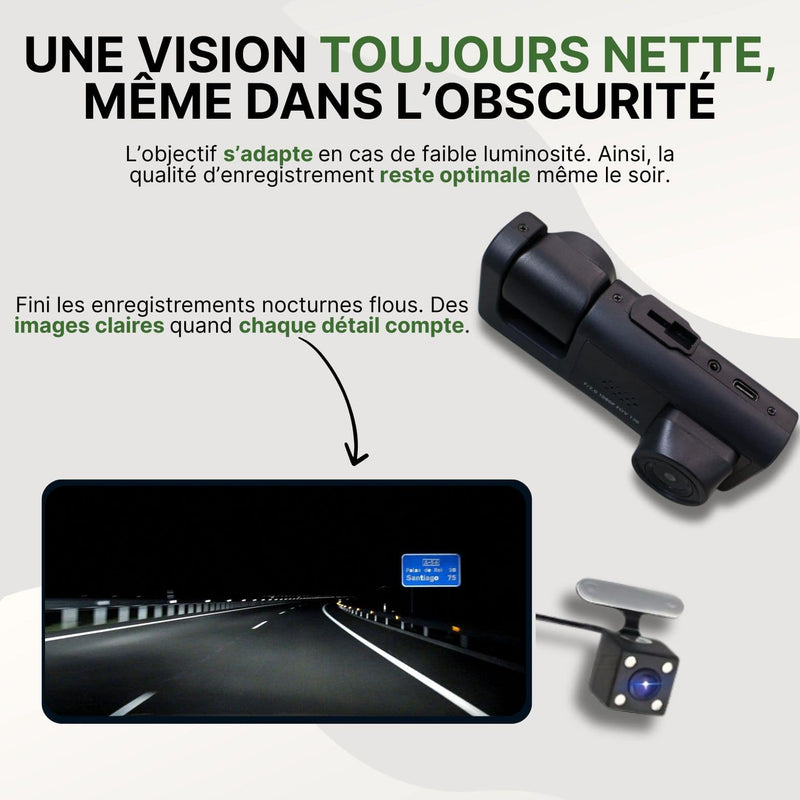 Vue de nuit capturée par la dashcam Visiona avec image nette d'une autoroute et panneau lisible dans l'obscurité.