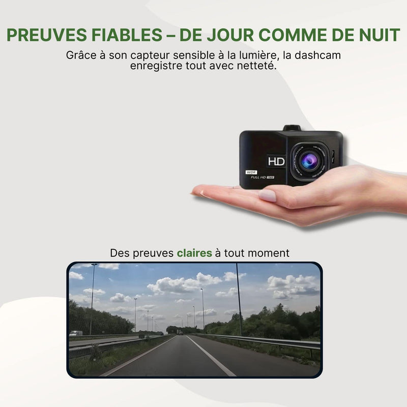 Dashcam VueActive posée sur une main, avec vue d'enregistrement claire sur autoroute en plein jour.